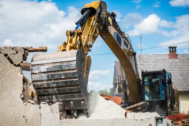 Démolition de maison et immeuble complet à Avermes