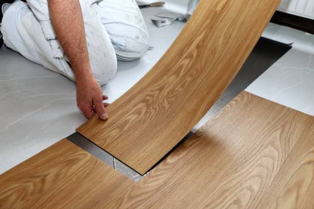Revêtement PVC/LVT clipsable ou collé à Varennes-Vauzelles